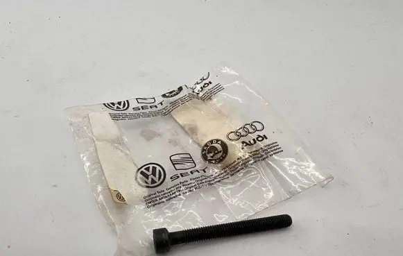 Volkswagen Touareg I Fuel Injector clamp holder 070103385A 15112011 58508760