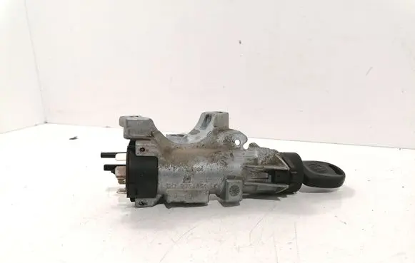 Volkswagen PASSAT B5 Ignition lock 905851E