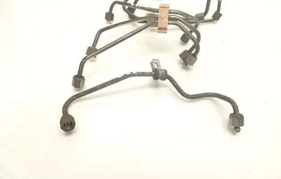 Volvo V70 Fuel injector supply line/pipe 