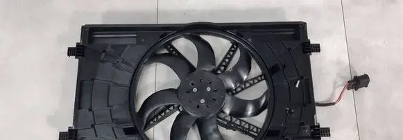 Seat Leon (5F) Electric radiator cooling fan 5Q0121205S