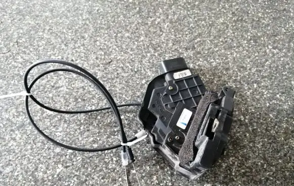 Mazda 3 I Rear door lock 3N6AA26412B