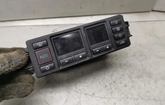 Audi A3 S3 8L Climate control unit 8L0820043D