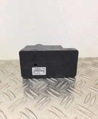 Mercedes-Benz E W211 Central locking vacuum pump 2038000048 0132006365