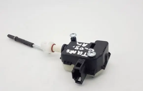 Volkswagen Touareg I Central locking motor 1J0810773D 1K5959182