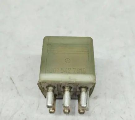 Mercedes-Benz E W124 Other relay 0015427819 A0015427819