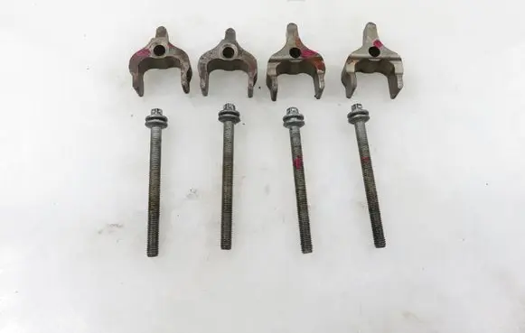 BMW 1 E81 E87 Fuel Injector clamp holder 