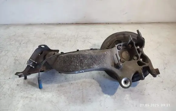 Rear wheel hub