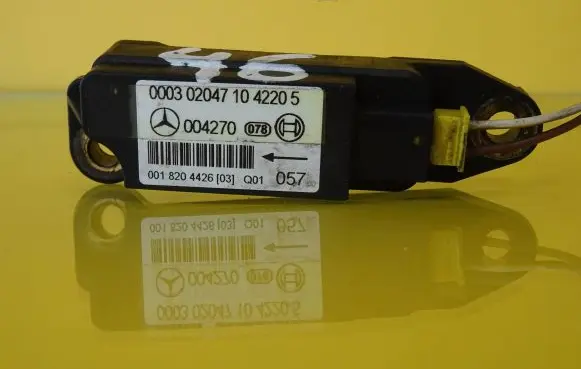 Mercedes-Benz C W203 Airbag deployment crash/impact sensor 0018204426