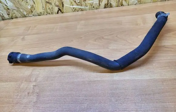 Volvo S40 Engine coolant pipe/hose 105606