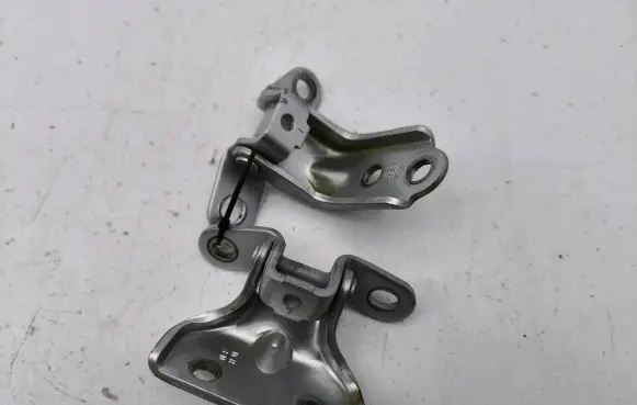 Rear door hinge set