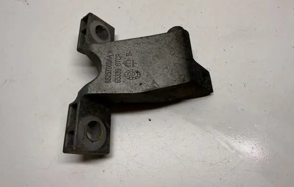 Chrysler Pacifica Muffler mount bracket/holder 68257860AA 65339CTCR