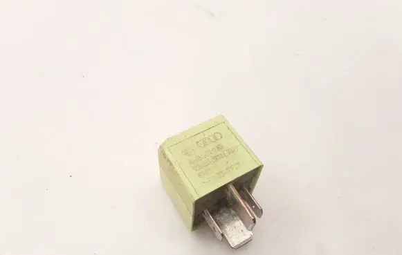 Volkswagen PASSAT CC Other relay 4H0951253