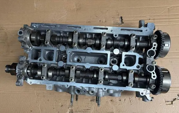 Ford Mustang VI Engine head RFEJ7E6090EC