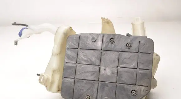 Windshield washer fluid reservoir/tank