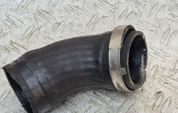 Volkswagen PASSAT B7 Intercooler hose/pipe 1K0145762HC