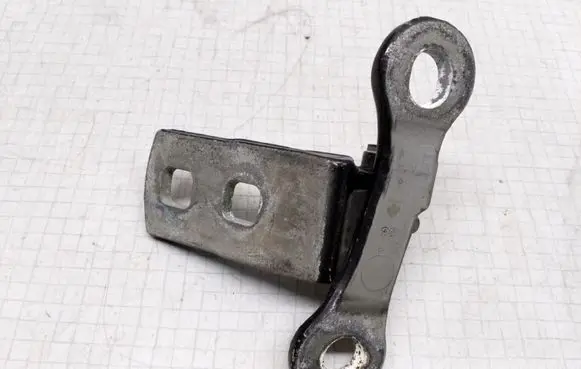Opel Vectra C Front door lower hinge AR270