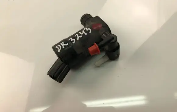 Ford Focus Windscreen/windshield washer pump 1S7117K624FE