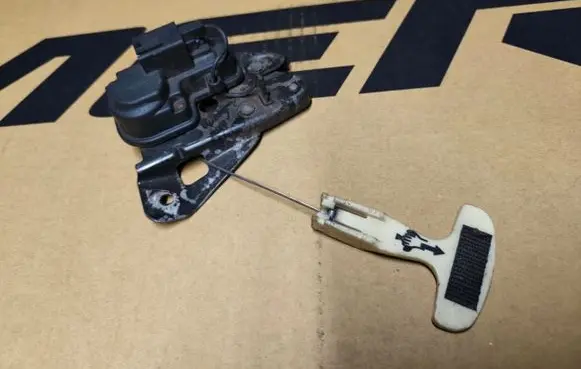 Chrysler 300 - 300C Tailgate/trunk/boot lock/catch/latch