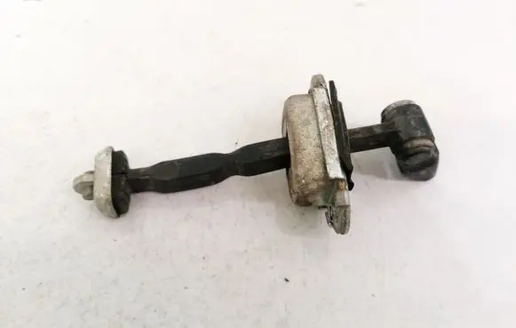 Skoda Octavia Mk2 (1Z) Rear door check strap stopper