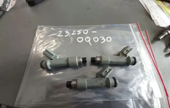 Toyota Yaris Fuel injector supply line/pipe 23250-0Q030