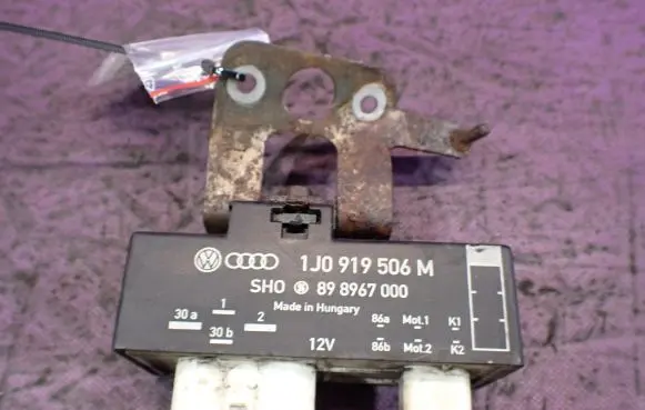 Volkswagen Polo Fan control module 1J0919506M