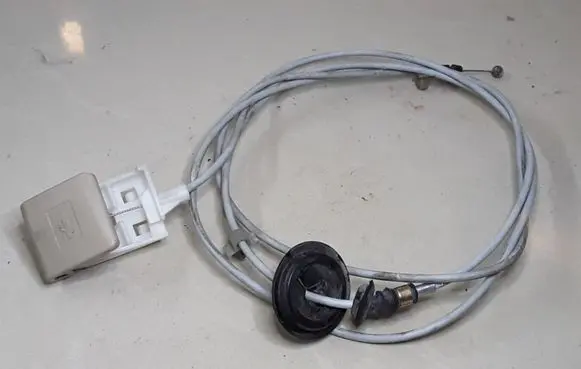 Toyota Avensis T250 Engine bonnet (hood) release handle