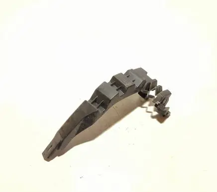 Rear bumper mounting bracket