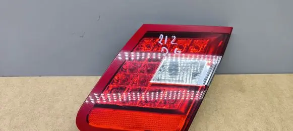 Tailgate rear/tail lights