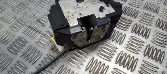 Nissan Note (E11) Rear door lock