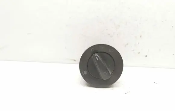 Volkswagen Golf IV Light switch 1C0941531