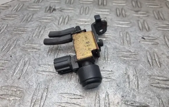 Honda Accord Vacuum valve 2X07 21224