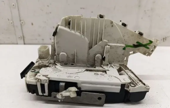 Jeep Cherokee Front door lock P68211678AA