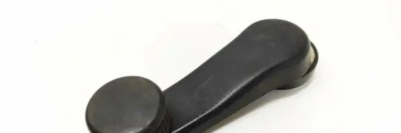 Volkswagen Golf III Front door window winding handle 1H0837581