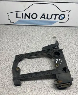 BMW 5 E39 Front door exterior handle/bracket 51218236644