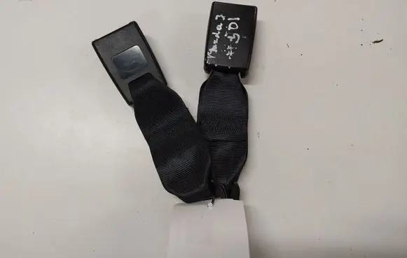 Mazda 3 I Middle seatbelt buckle (rear) 