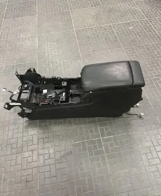 Jeep Grand Cherokee WL Armrest P68472822AA 68472822AA P58472822AA