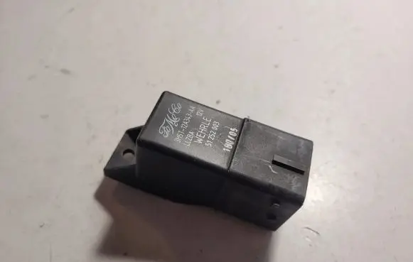 Glow plug pre-heat relay