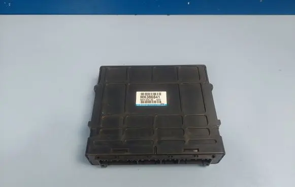 Mitsubishi Pajero Engine control unit/module MK386841