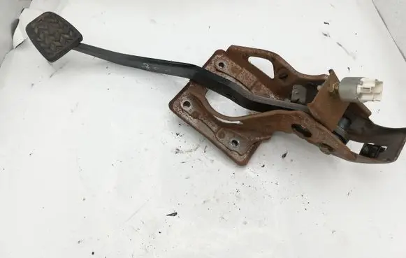 Toyota Corolla E120 E130 Brake pedal NOCODE