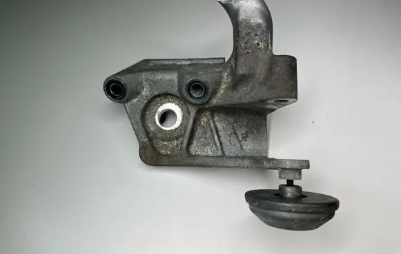 Volvo S90, V90 Engine mounting bracket 31430490