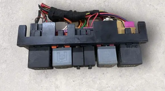 Volkswagen Tiguan Fuse module 1K0937503A
