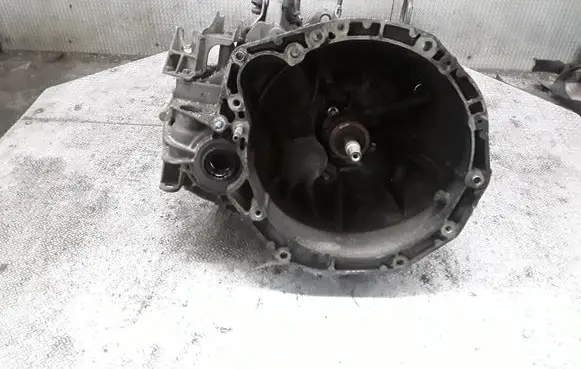 Renault Megane II Manual 6 speed gearbox ND00008 8200128325