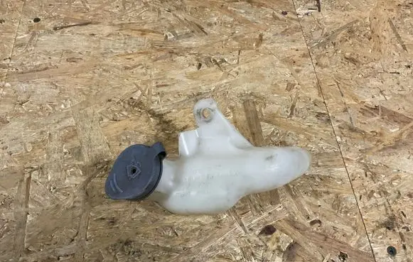 Volvo V50 Windshield washer fluid reservoir/tank 4N5117B644CA 30663929