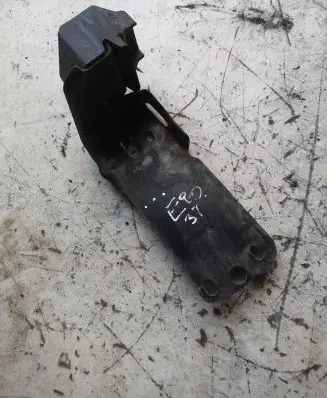 BMW 3 E90 E91 Radiator support slam panel bracket 7117811