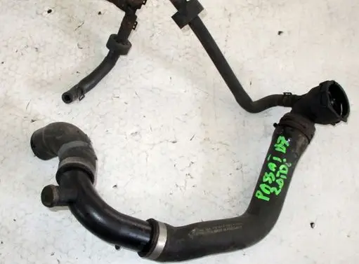 Volkswagen PASSAT B7 Engine coolant pipe/hose 3AA122101F