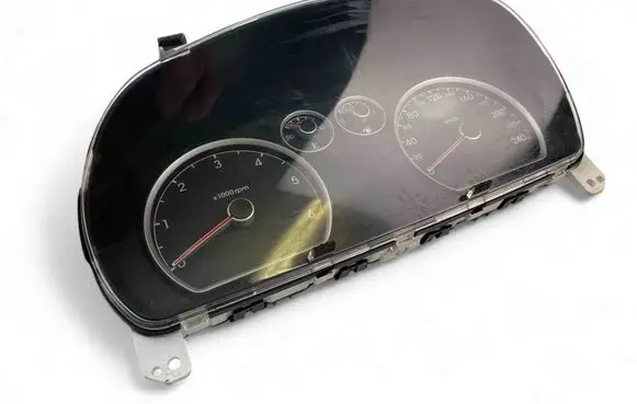 Hyundai i30 Speedometer (instrument cluster) 940332R625