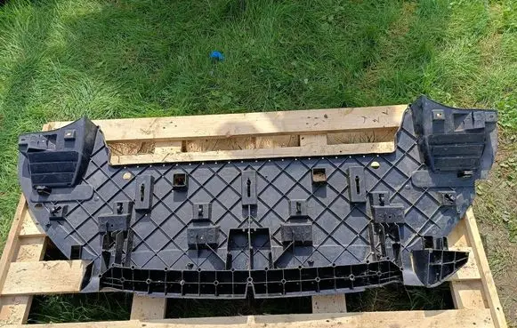 Peugeot 5008 Engine splash shield/under tray 