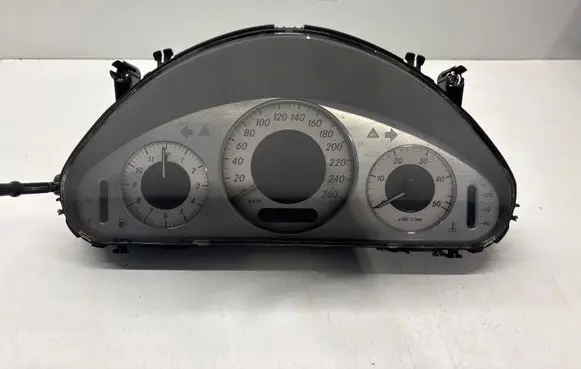 Mercedes-Benz E W211 Speedometer (instrument cluster) A2115405711