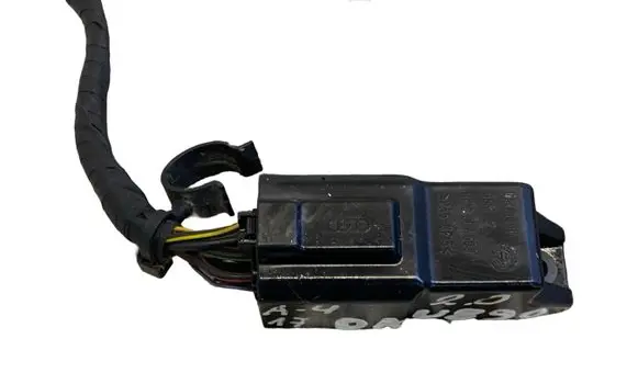 Audi A4 S4 B9 Glow plug pre-heat relay 8W0907599