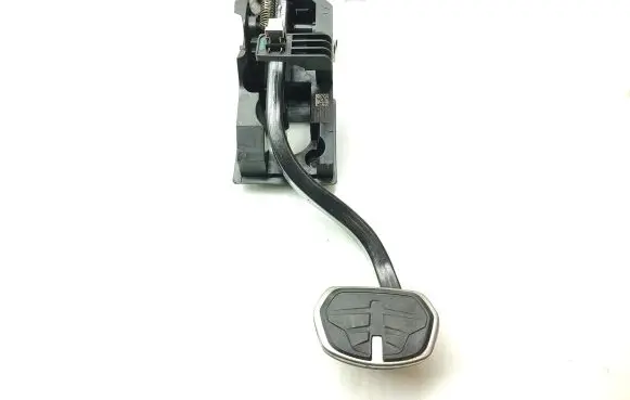 BMW X2 F39 Brake pedal 6888753